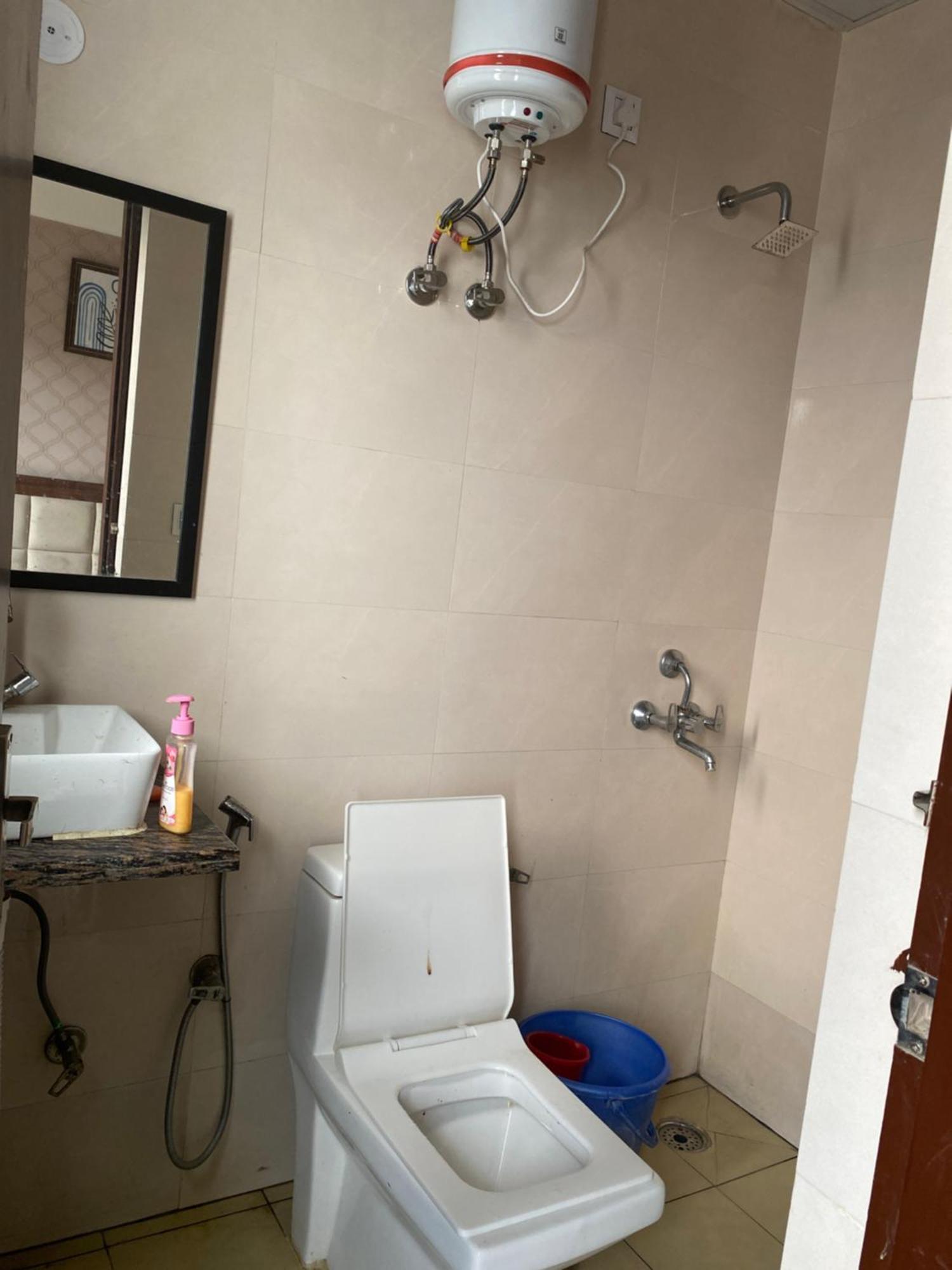 Royal Park Inn Грейтър Нойда Екстериор снимка