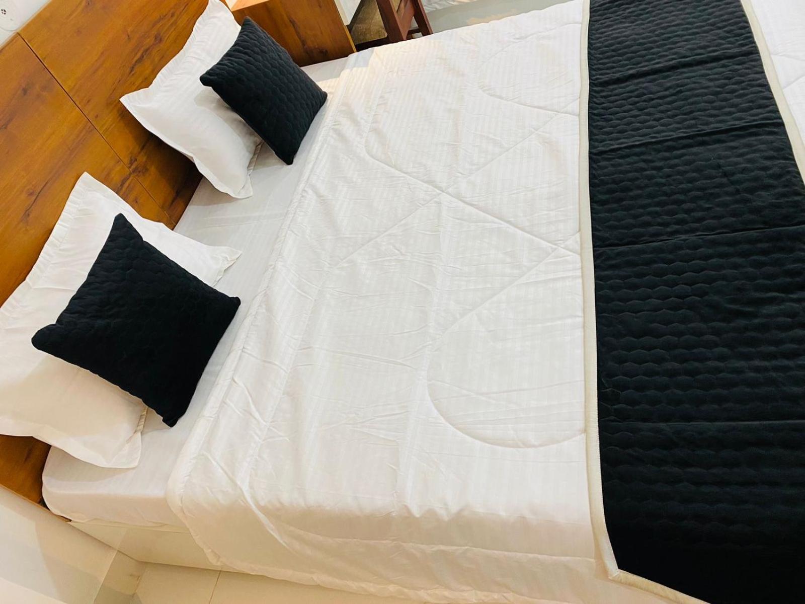Royal Park Inn Грейтър Нойда Екстериор снимка