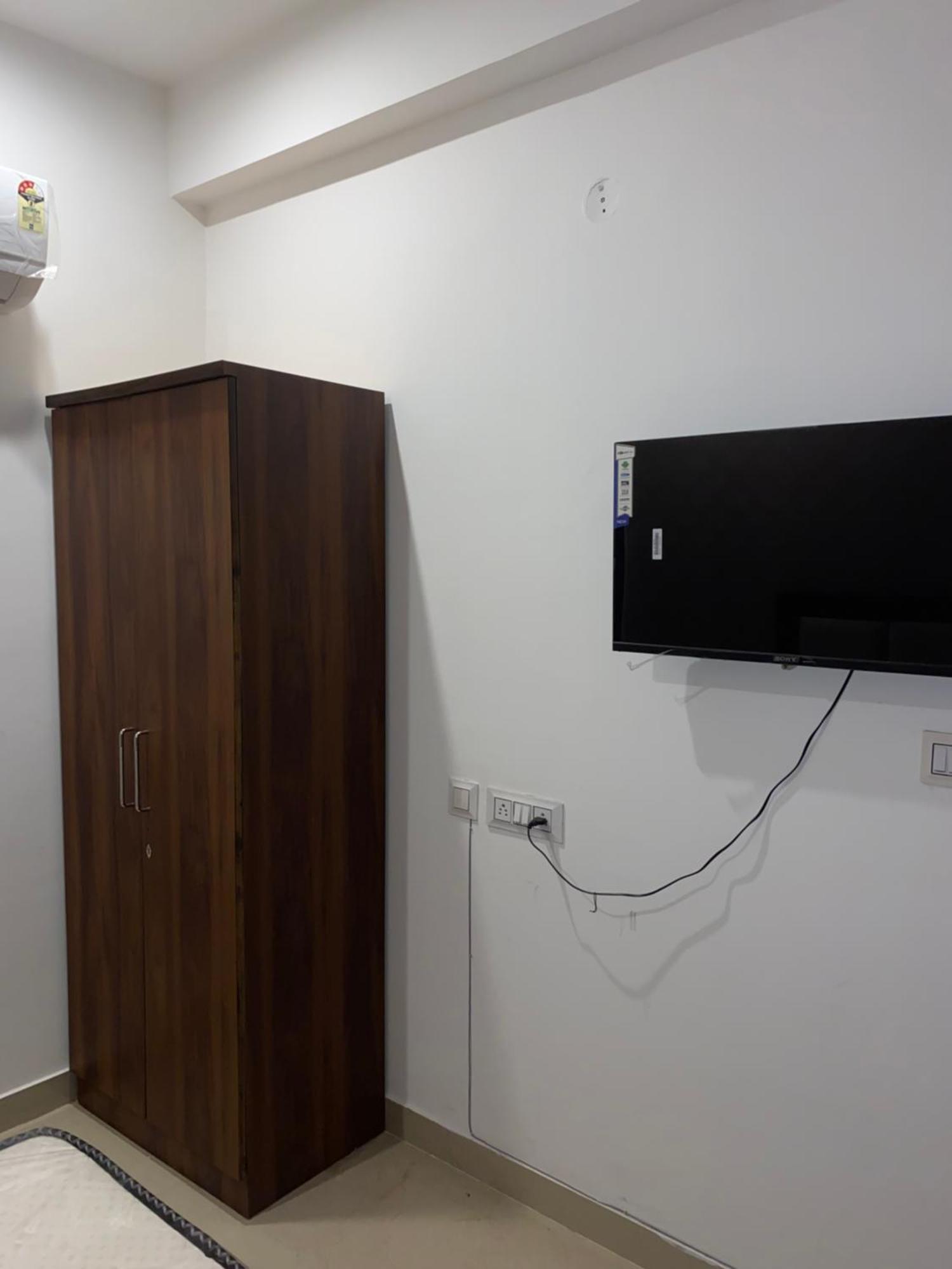 Royal Park Inn Грейтър Нойда Екстериор снимка
