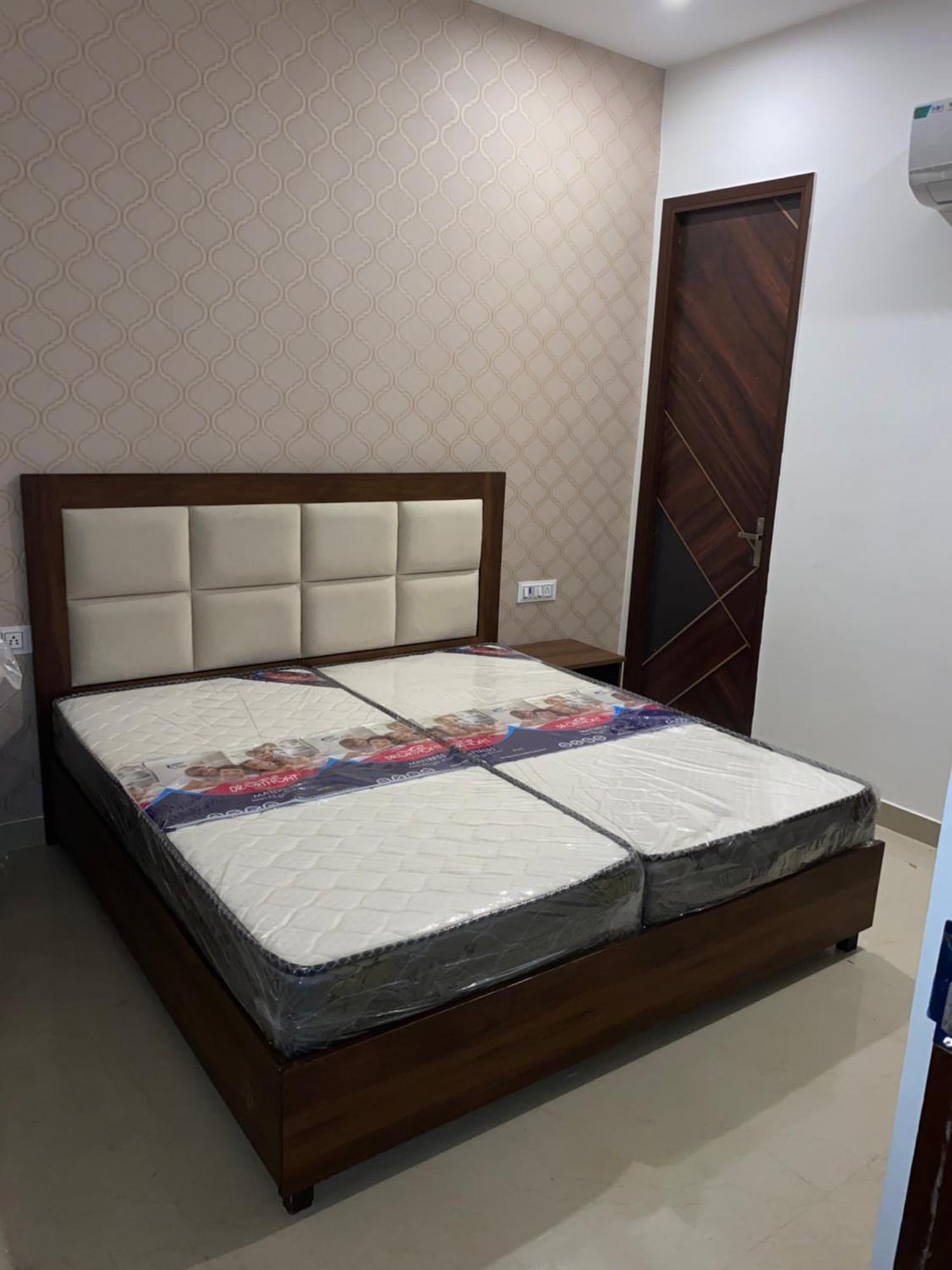 Royal Park Inn Грейтър Нойда Екстериор снимка
