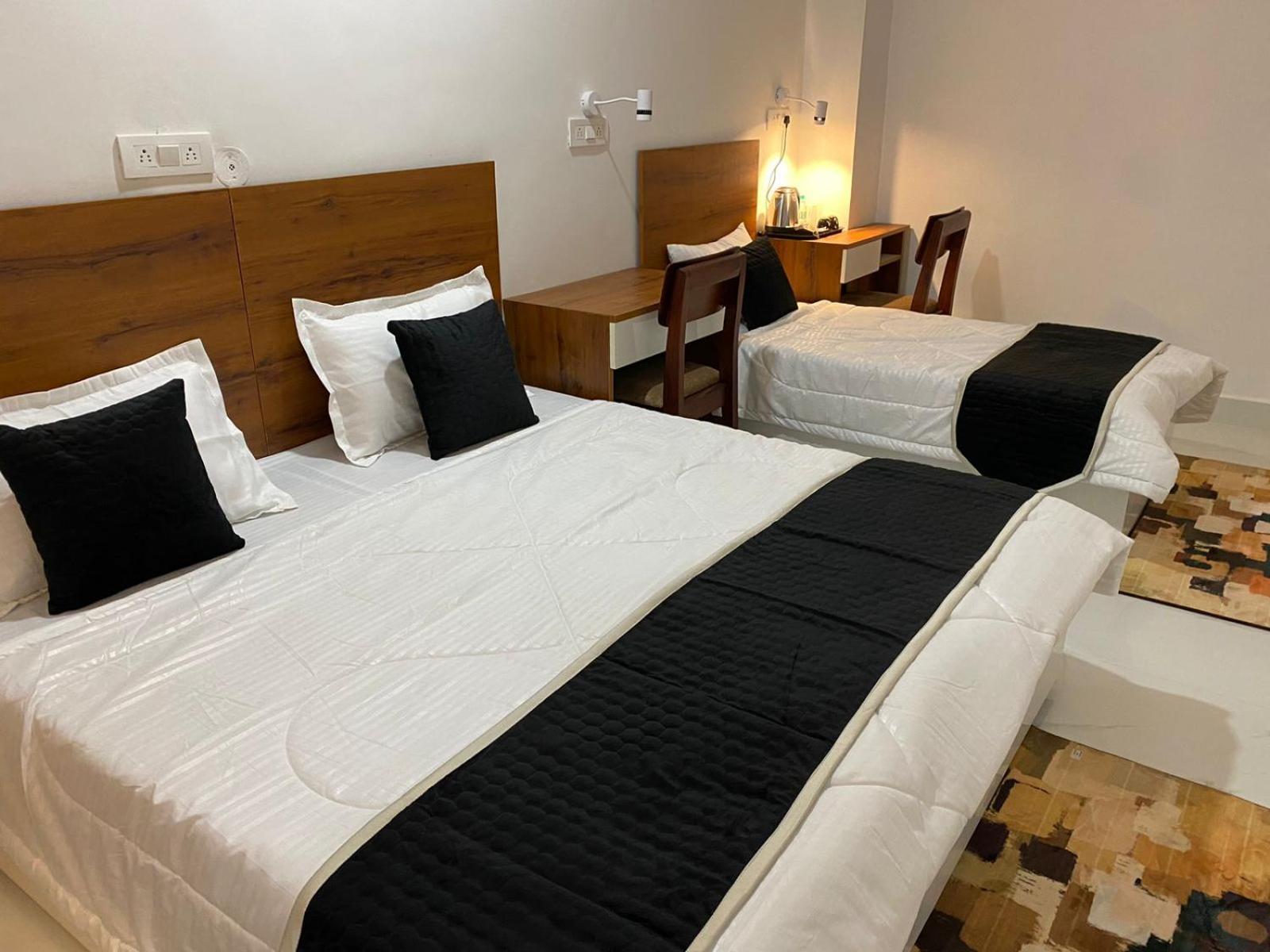 Royal Park Inn Грейтър Нойда Екстериор снимка