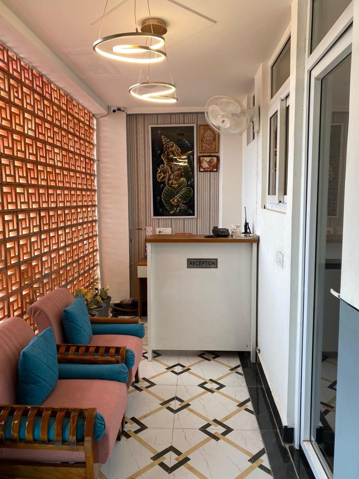 Royal Park Inn Грейтър Нойда Екстериор снимка